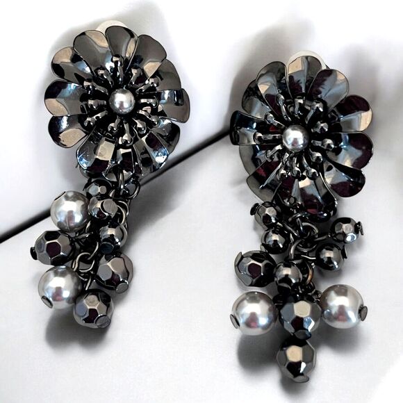 Vintage Designer Earrings Hematite Toned Simulated Pearls Clip On 12R - Picture 1 of 6